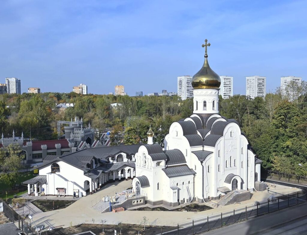 ВВЕДЕН В ЭКСПЛУАТАЦИЮ ХРАМ СВЯТИТЕЛЯ НИКОЛАЯ МИРЛИКИЙСКОГО В ЩУКИНЕ