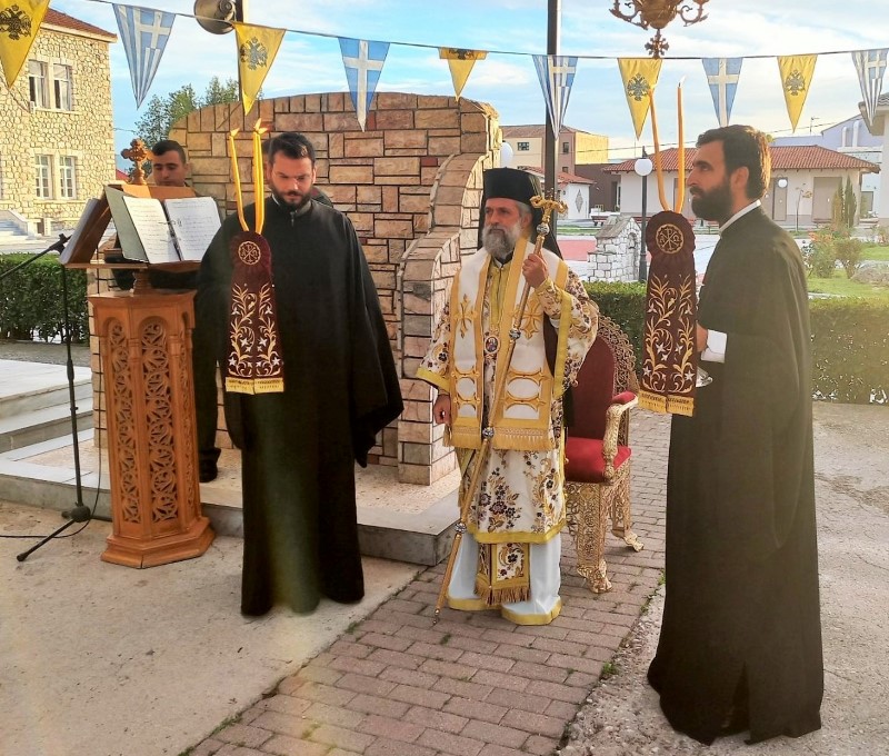 Ο Επίσκοπος Στρατονικείας στη Σχολή Μονίμων Υπαξιωματικών στα Τρίκαλα