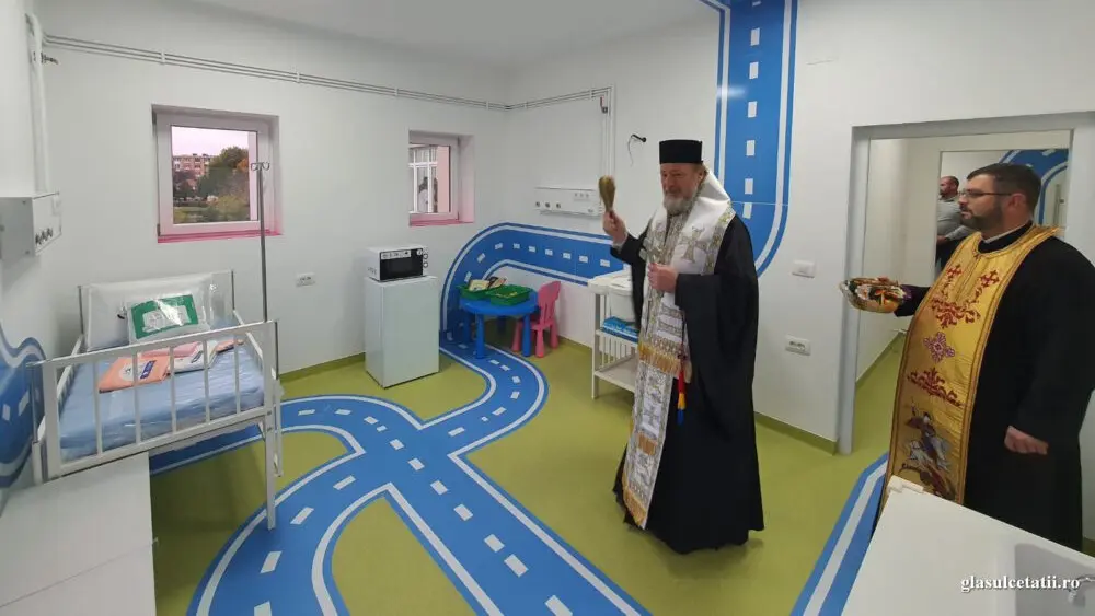 Ierarhii arădeni au binecuvântat secția de pediatrie renovată de Cetatea voluntarilor