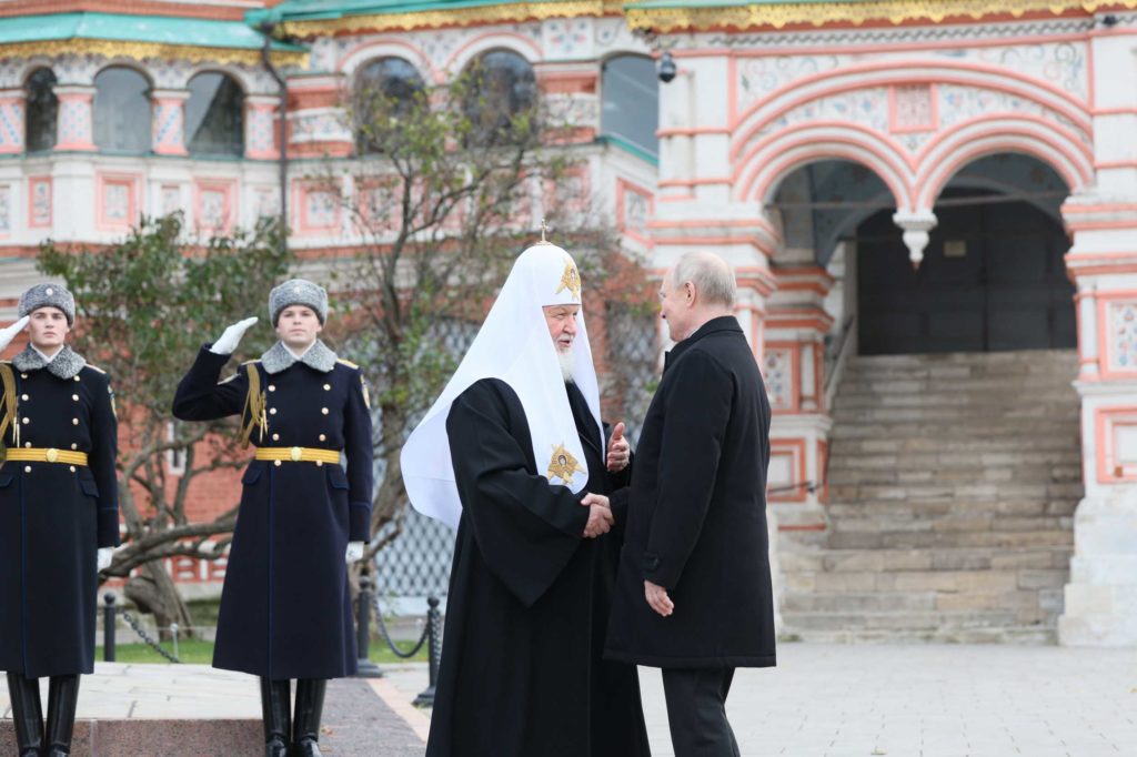 Возложение цветов к памятнику Кузьме Минину и Дмитрию Пожарскому на Красной площади