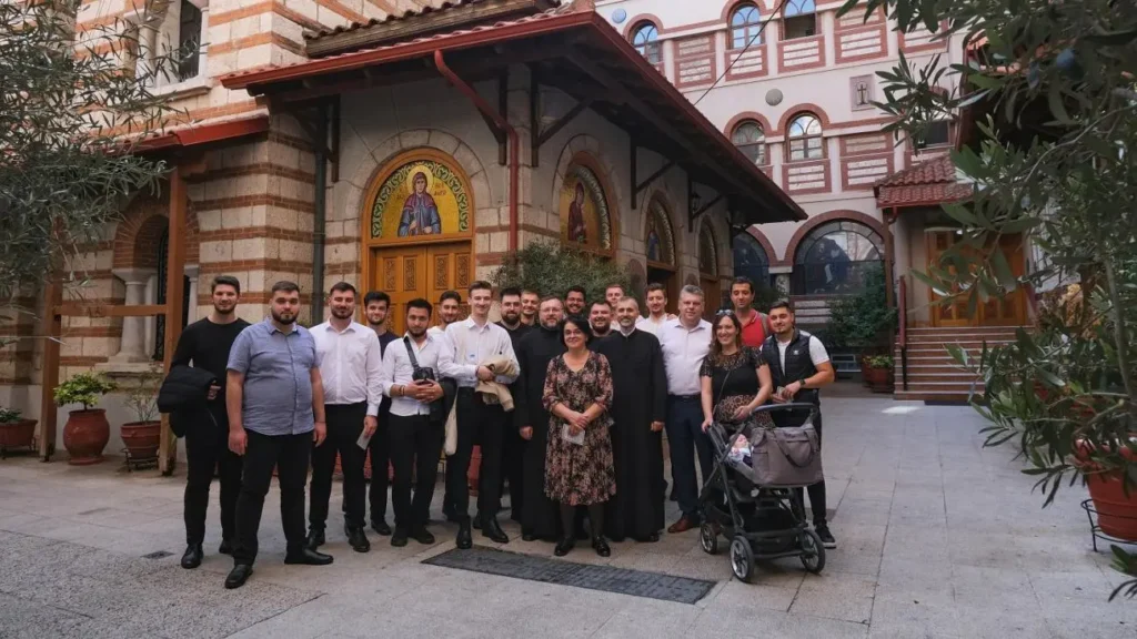 Corul Facultății de Teologie Ortodoxă din Iași, în schimb de experiență cu psalți din Grecia