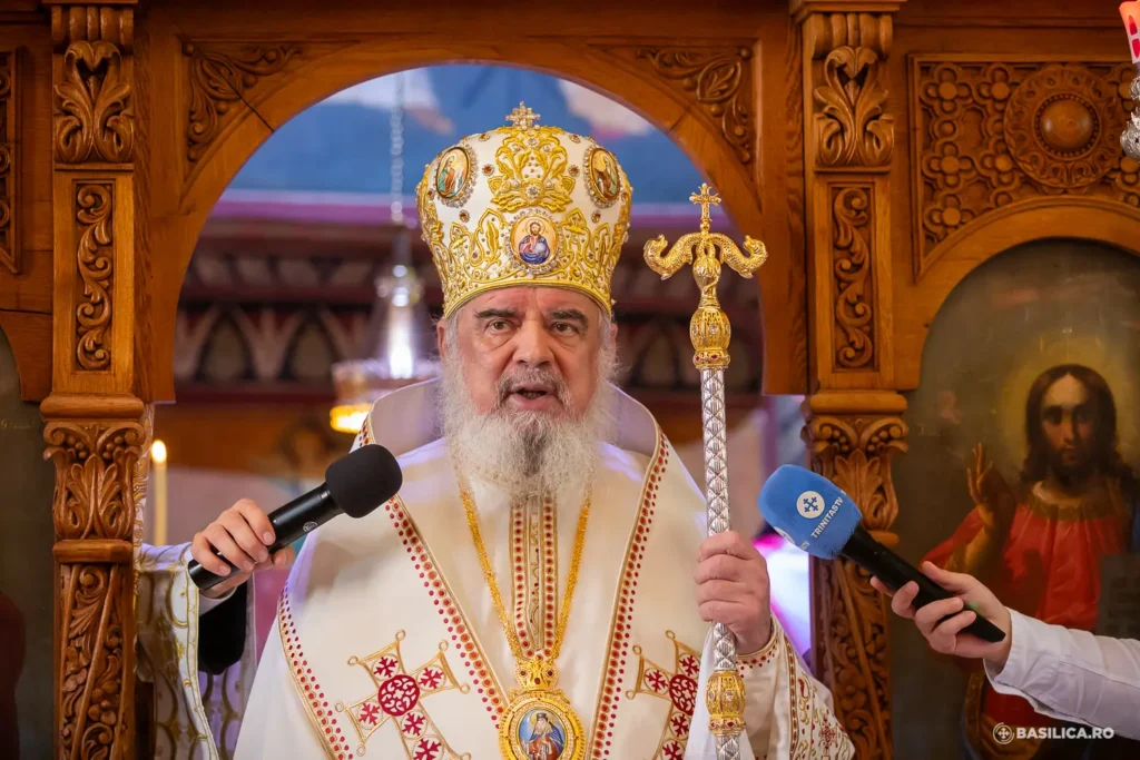 Pomenirea intrării în biserică a Maicii Domnului ne cheamă la sfințirea vieții, spune Patriarhul Daniel