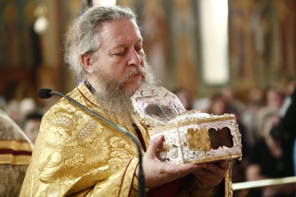 Στις 2 το μεσημέρι η αναχώρηση της Τιμίας Κάρας του Ιερού Χρυσοστόμου από τον Άγιο Ελευθέριο Αχαρνών