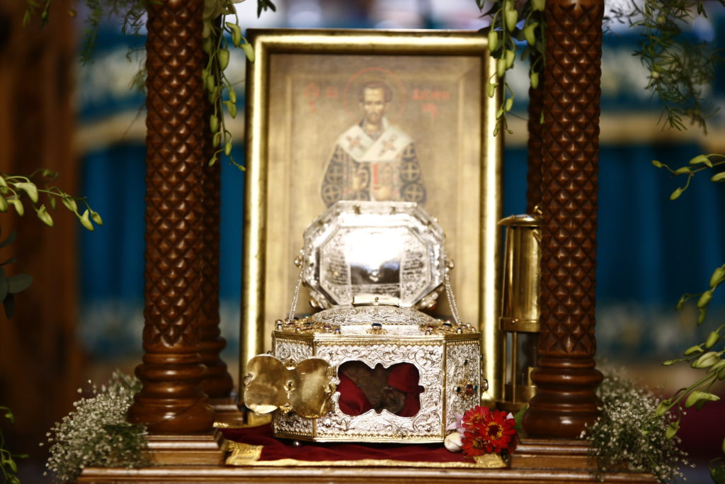 Τελευταία Θεία Λειτουργία σήμερα ενώπιον της Τιμίας Κάρας του Ιερού Χρυσοστόμου στο Αγρίνιο (ΦΩΤΟ)