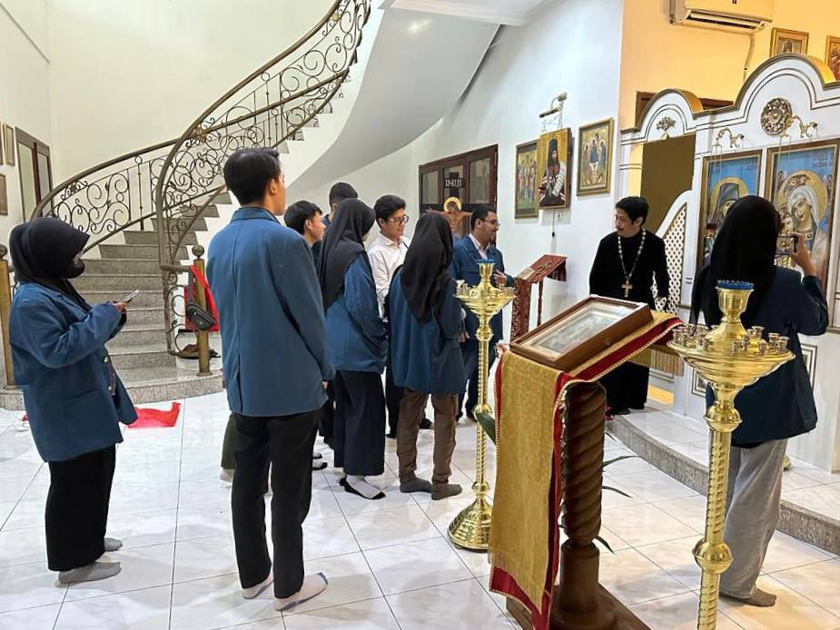 Храм Русской Церкви в индонезийском городе Сурабая посетили студенты одного из старейших университетов Индонезии