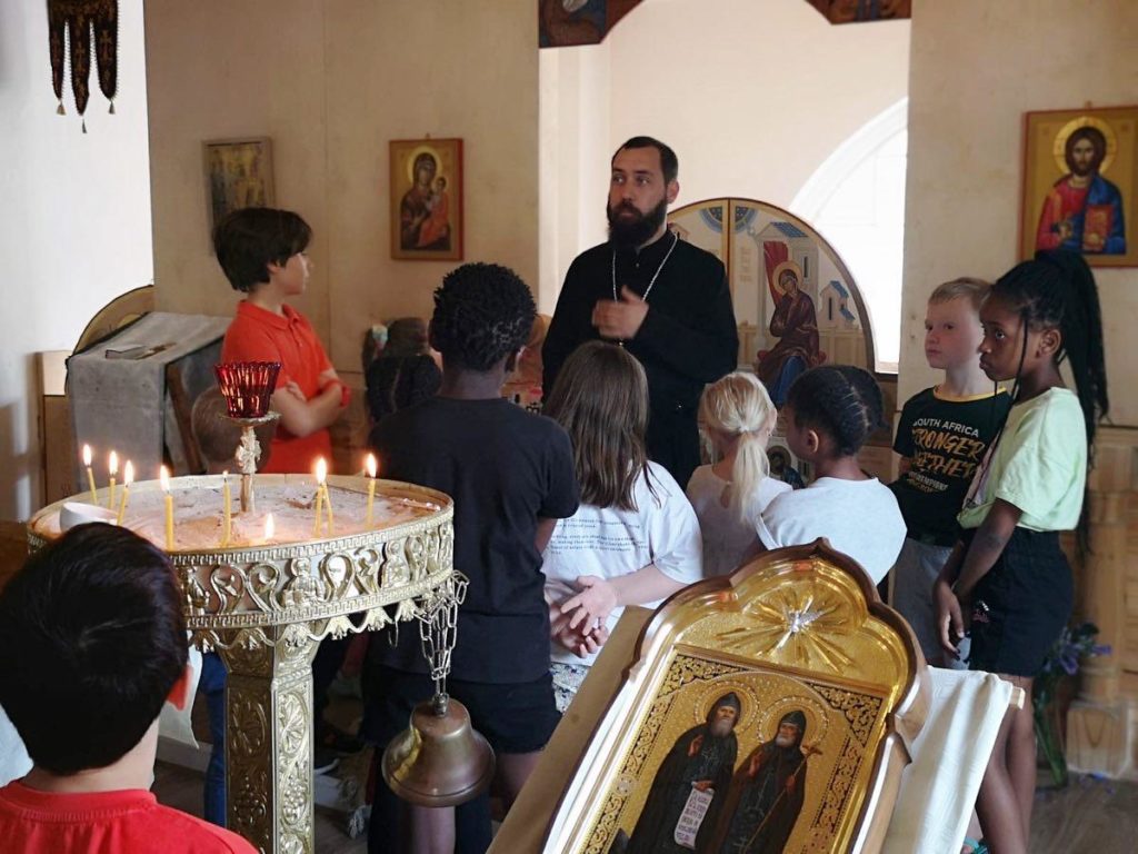 Экскурсию для детей провели на приходе преподобного Иоанна Лествичника в Кейптауне