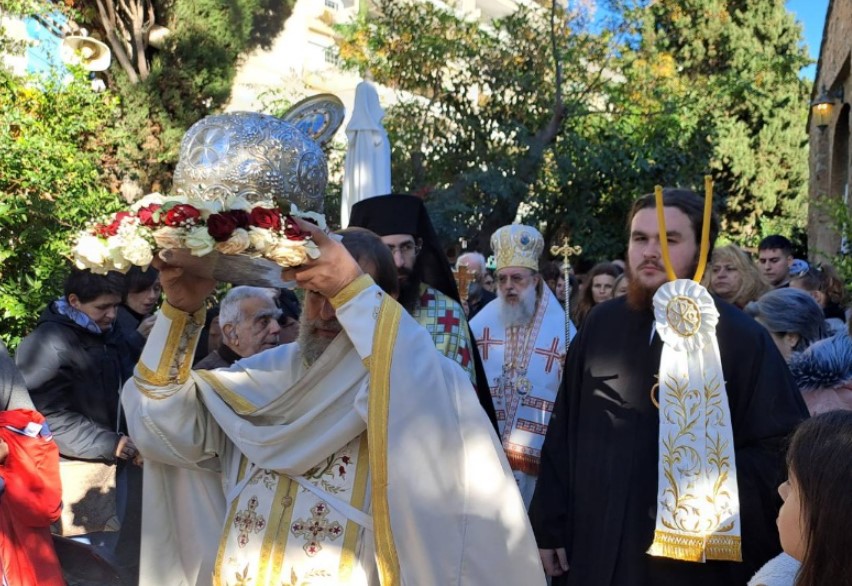 Συνεχίζεται ο πρώτος εορτασμός μετά την αγιοκατάταξη του Οσίου Αθανασίου Χαμακιώτη – Η Τιμία Κάρα στην Παναγία Νεραντζιώτισσα Αμαρουσίου