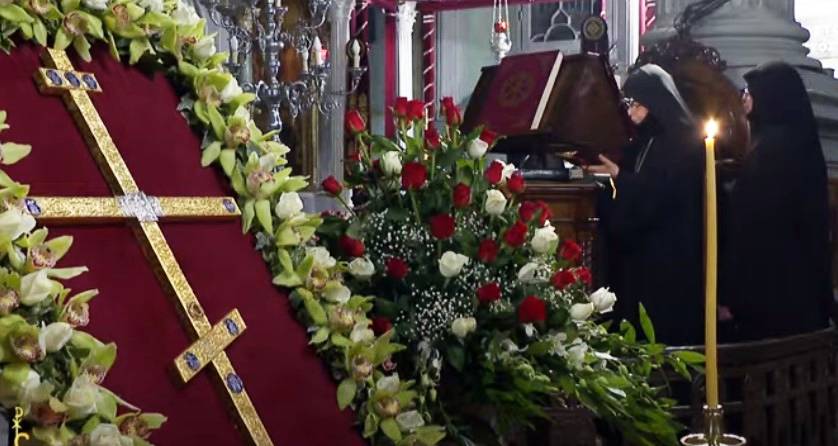 Αγρυπνία ενώπιον του αντιγράφου του Σταυρού του Μ. Κωνσταντίνου από τον παλαιό Ιερό Ναό Αγίου Ανδρέα Πατρών (ΒΙΝΤΕΟ)