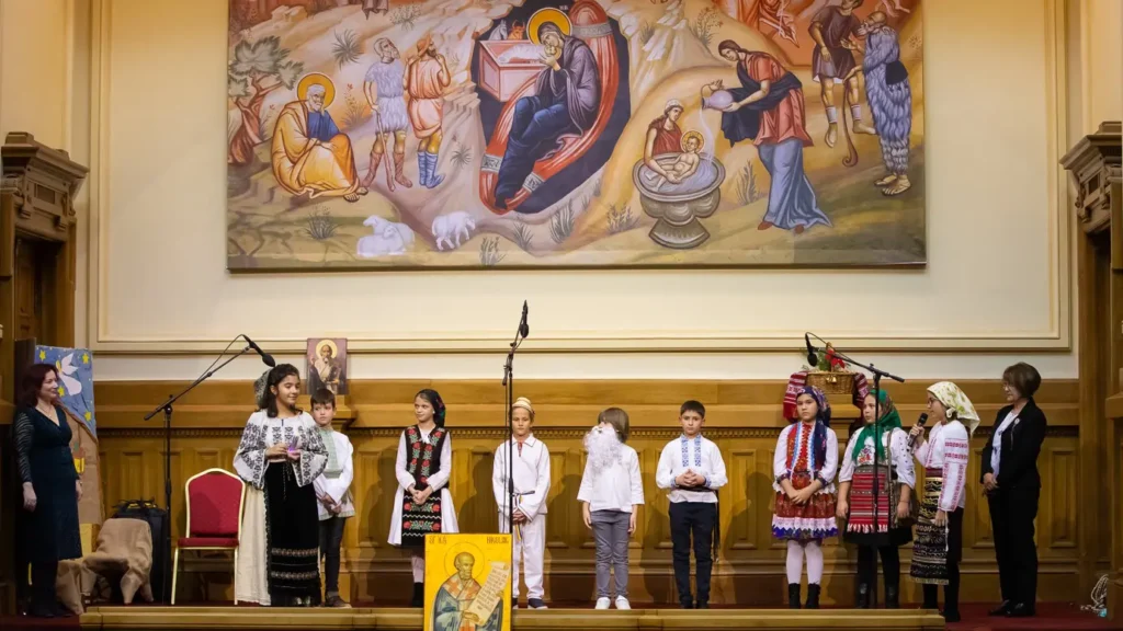 Elevi din Capitală vor susține spectacolul „Sf. Nicolae în mijlocul copiilor” în prezența Patriarhului Daniel