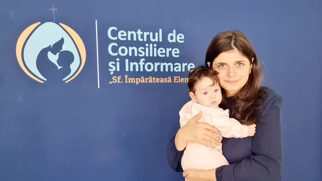 Centrele ROUA vor oferi sprijin concret, timp de un an, pentru 10 mame și copiii lor