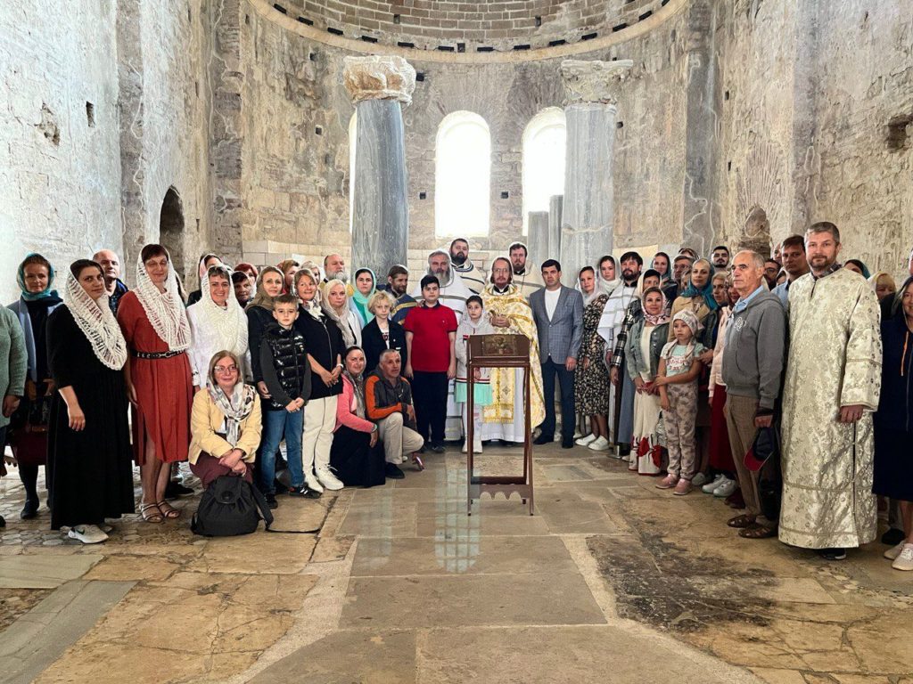 Клирики Русской Православной Церкви совершили Литургию в турецком городе Демре