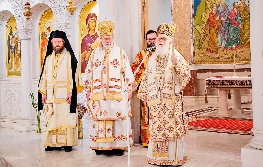Τίρανα: Με τον Αρχιεπίσκοπο Αλβανίας συλλειτούργησε ο Μητροπολίτης Αχαΐας Αθανάσιος