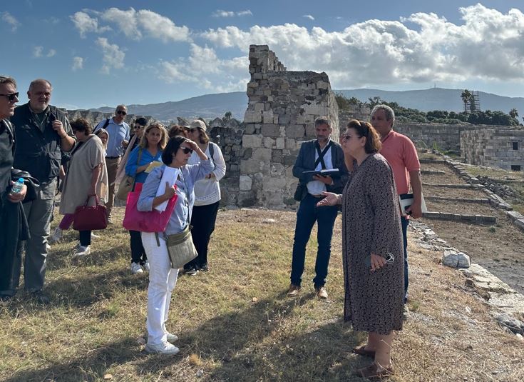 Αυτοψία της Λίνας Μενδώνη στα έργα αποκατάστασης των σεισμόπληκτων μνημείων της Κω