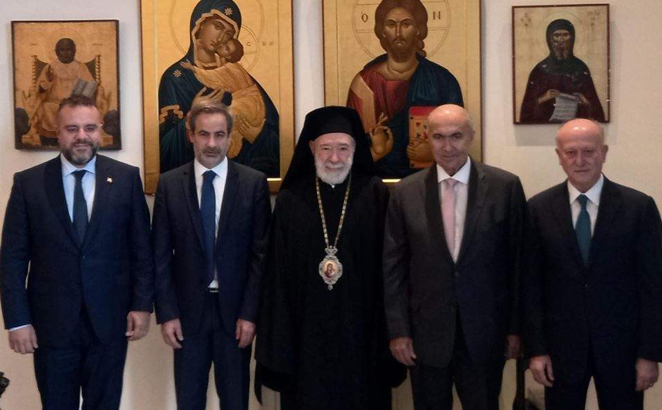 استقبل متروبوليت بيروت وضواحيها المطران الياس عودة ممثلي الكتلة التجانية