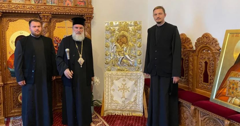 O copie a icoanei Maicii Domnului „Axion Estin” din Muntele Athos va fi adusă la o parohie băcăuană