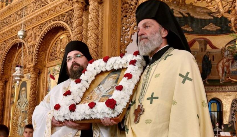 Η Οικουμένη τιμά τον χαριτόβρυτο Άγιο των αρετών – Πλήθη πιστών στην Αίγινα προσκυνούν τον Άγιο Νεκτάριο