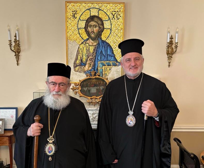 Στον Αρχιεπίσκοπο Αμερικής ο Αρχιεπίσκοπος Σιναίου Δαμιανός