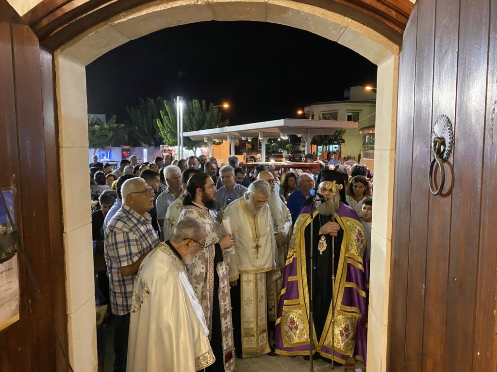 Εσπερινός στο πανηγυρίζον παρεκκλήσιο Αρχαγγέλου Μιχαήλ στο Κίτι