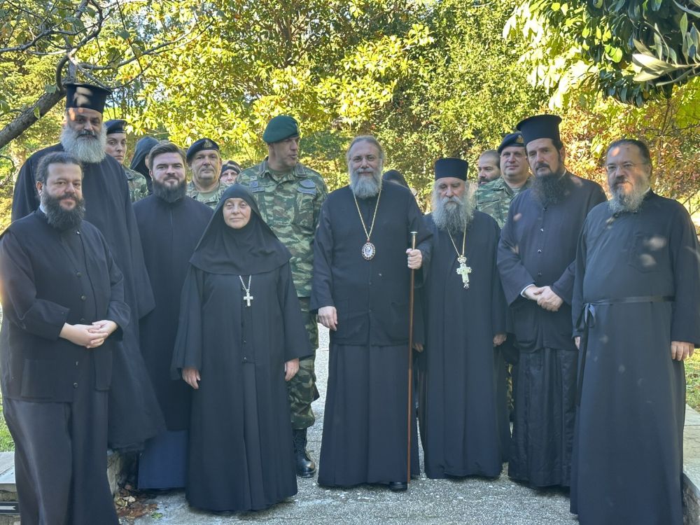 Ο Ανώτερος Διοικητής Φρουράς Τρικάλων και Διοικητής της Σ.Μ.Υ. στην Ιερά Μονή Κορμπόβου
