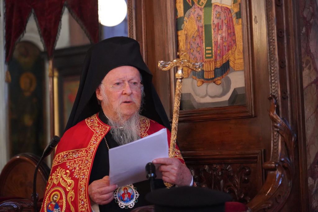 Οικουμενικός Πατριάρχης: “Οφείλουμε να αναζητούμε ενεργά τη δικαιοσύνη” – Μνημόσυνο για το “Χολοντομόρ” και του εν εξελίξει πολέμου στην Ουκρανία