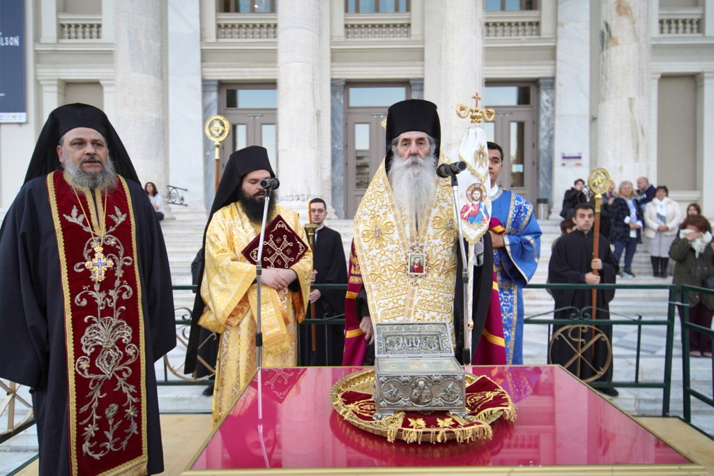 Υποδοχή ι. λειψάνων Αγίων Ραφαήλ, Νικολάου και Ειρήνης από τη Μυτιλήνη στον Πειραιά – Μητροπολίτης Σεραφείμ: Πότισαν με αίμα το δένδρο της πίστεως