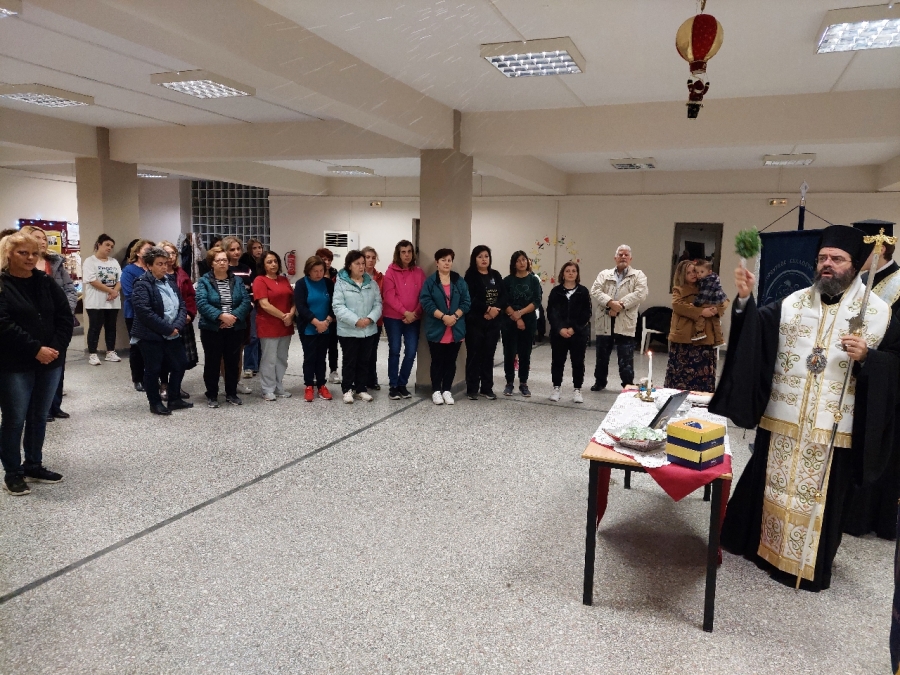 Αγιασμός στο εργαστήριο παραδοσιακών χορών της Ιεράς Μητρόπολης Μαρωνείας