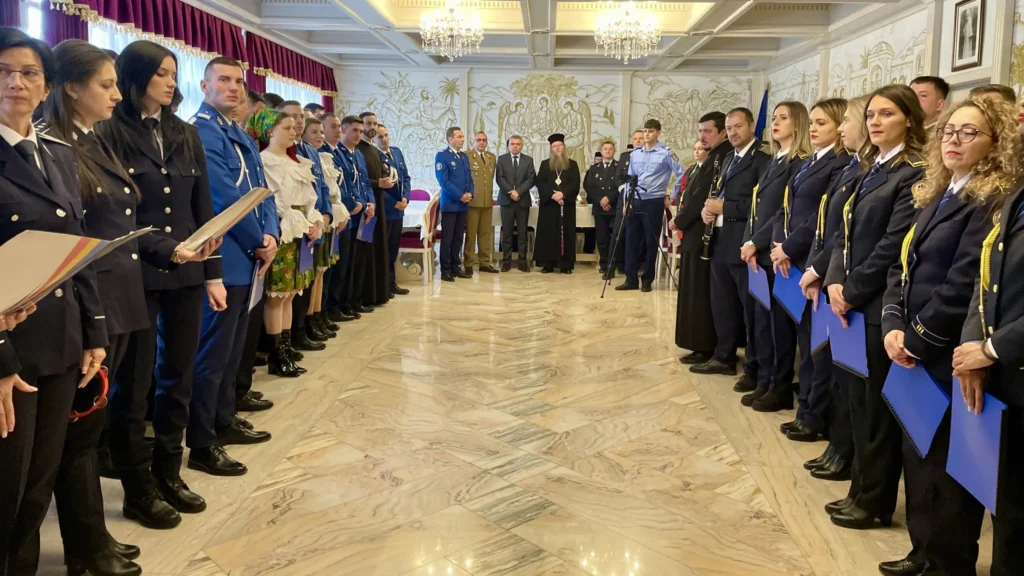 Militari, polițiști și jandarmi din Miercurea Ciuc l-au colindat pe Episcopul Andrei al Covasnei și Harghitei