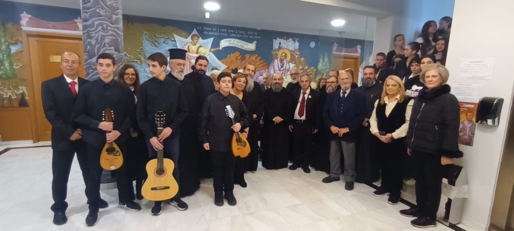 Χορωδίες έψαλαν τα κάλαντα στην Ιερά Σύνοδο