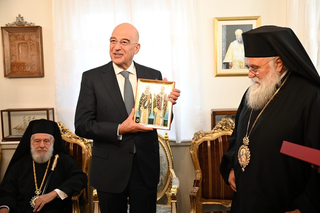 Νίκος Δένδιας στις εορταστικές εκδηλώσεις του Αγίου Σπυρίδωνος Κερκύρας: “Να συνεργαστούμε όλοι μαζί για ένα κοινό ασφαλές μέλλον”