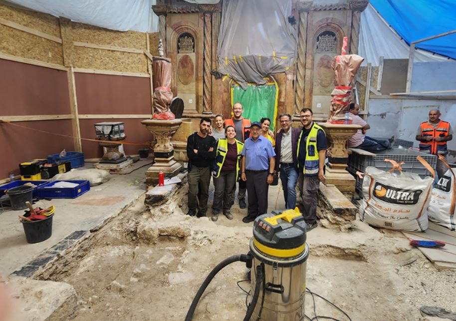 Πρόσφατες αρχαιολογικές ανασκαφές στο δάπεδο του περίδρομου στον Ιερό Ναό της Αναστάσεως της Παλαιάς Πόλης των Ιεροσολύμων