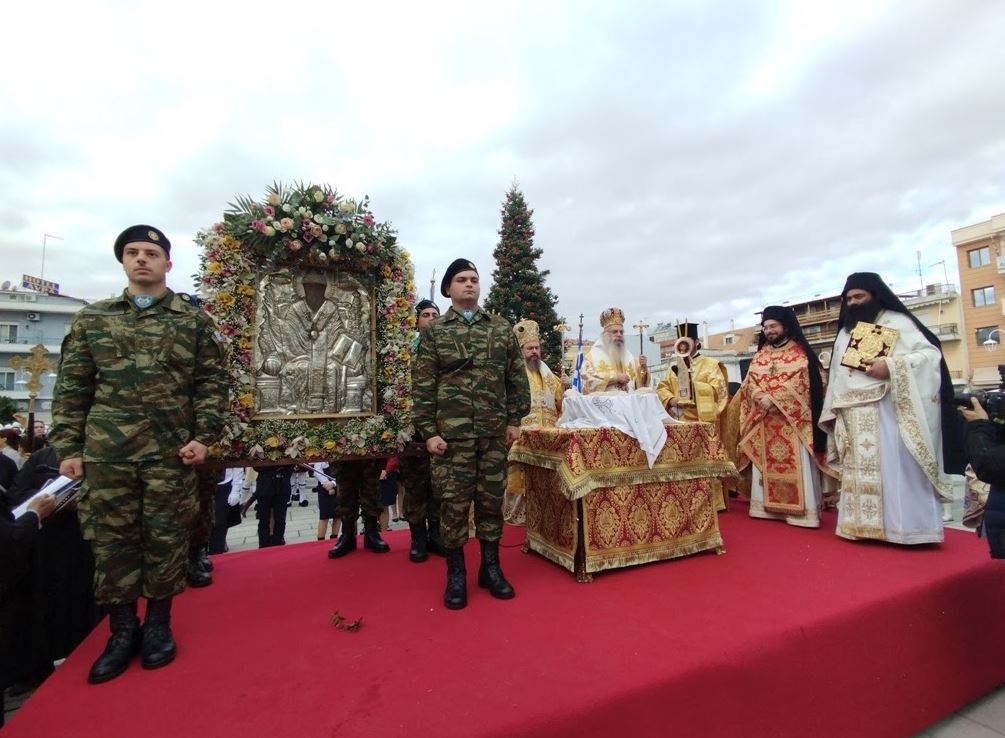 Πάνδημη λιτάνευση της Ιεράς Εικόνας του Αγίου Σπυρίδωνος στους δρόμους του Μεσολογγίου – “Ο Άγιος μάς προτρέπει να κρατήσουμε όλοι την ενότητά μας”