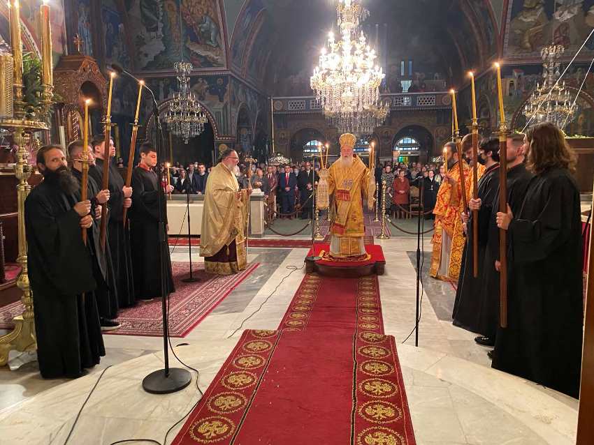 Πλήθος πιστών στις Θείες Λειτουργίες των Χριστουγέννων στην Κόρινθο