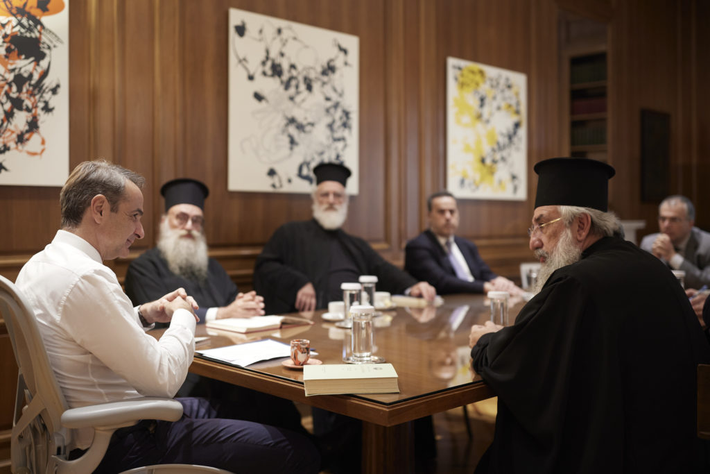 Συνάντηση Αρχιεπισκόπου Κρήτης με τον Κυριάκο Μητσοτάκη στο Μαξίμου