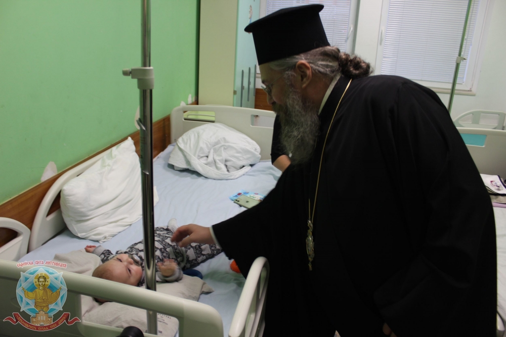 Ο Επίσκοπος Μπελογκραντσίκ προσέφερε δώρα σε παιδιά που νοσηλεύονται σε Πανεπιστημιακό Νοσοκομείο στη Σόφια