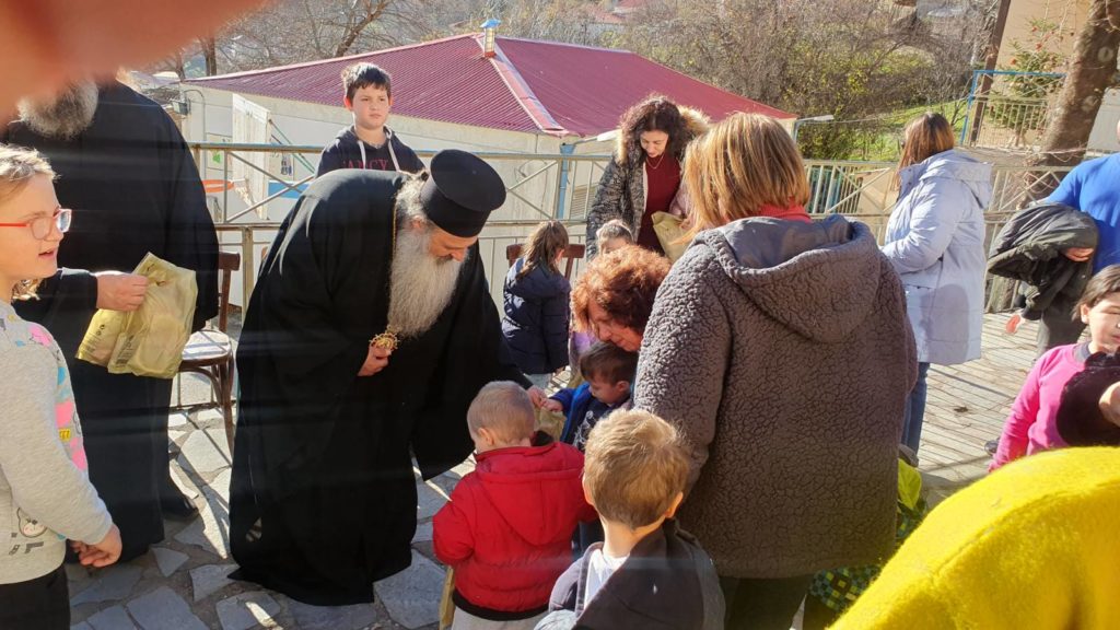 Επίσκεψη Μητροπολίτη Σταγών σε σχολικές μονάδες στην ορεινή Χρυσομηλιά Καλαμπάκας