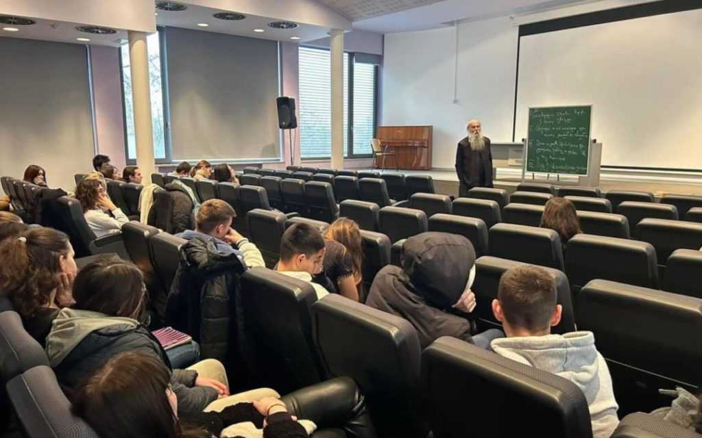 Предавање Владике Јована ученицима православне гимназије у Загребу
