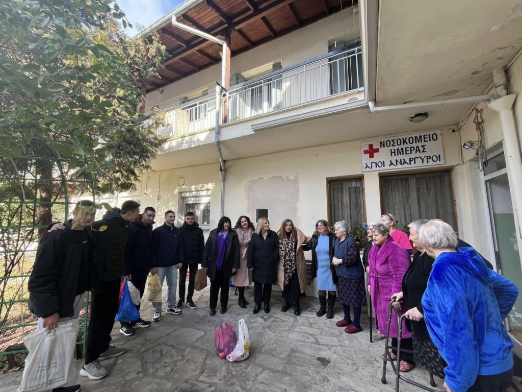 Το Γηροκομείο της Φλώρινας επισκέφθηκαν μαθητές του 1ου και 2ου ΓΕΛ