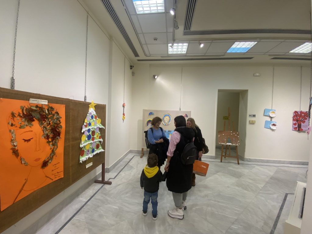 Τα Εκπαιδευτήρια της Ι.Μ. Πειραιώς παρουσίασαν έκθεση με παιδικές δημιουργίες στη Δημοτική Πινακοθήκη
