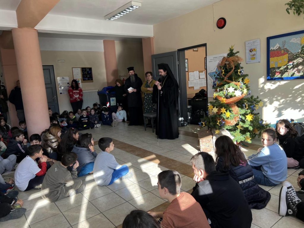 Ο Μητροπολίτης Καστορίας σε Σχολεία της Επαρχίας εν όψει των Χριστουγέννων