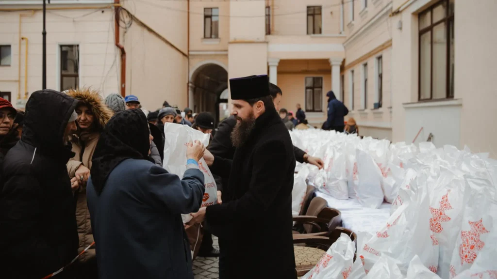 Arhiepiscopia Clujului oferă 850 de pachete cu alimente persoanelor aflate în evidența sectorului social