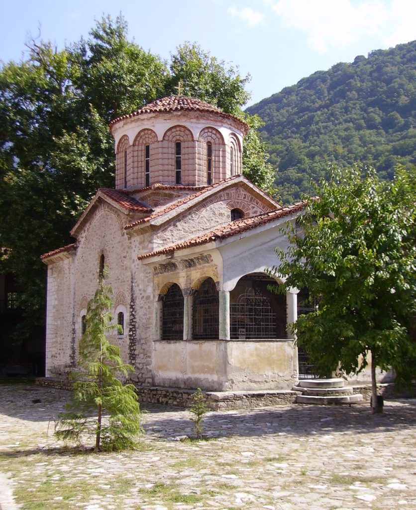 Богослужения в Бачковския манастир в дните от Рождество Христово до Ивановден