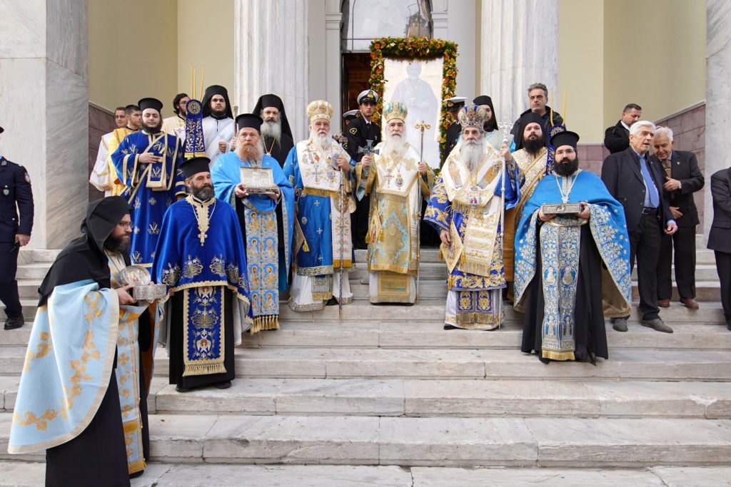 Πάνδημη Λιτάνευση του Αγίου Νικολάου στον Πειραιά – Πλήθος κόσμου συνέρρευσε για να λάβει την ευλογία του Προστάτη των Ναυτικών (ΦΩΤΟ & ΒΙΝΤΕΟ)