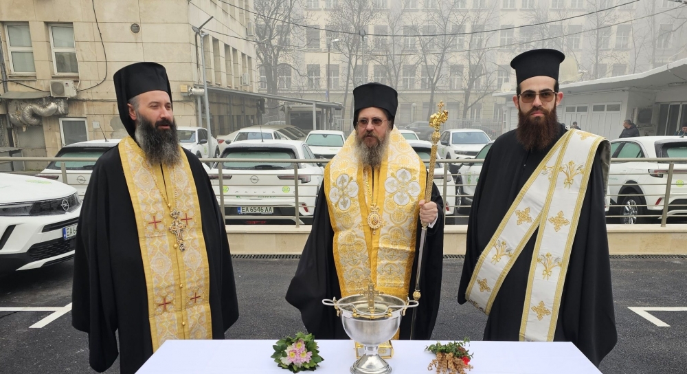 Освещаване на нови електромобили на БТА