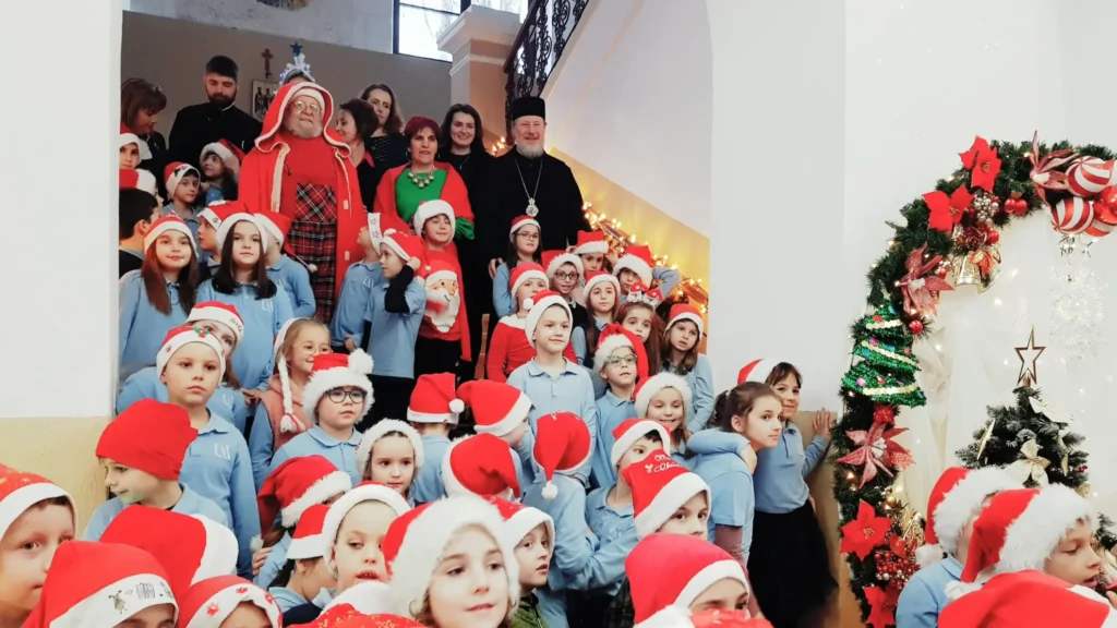 Elevii unei școli din Arad au organizat un târg caritabil pentru două familii cu posibilități materiale reduse