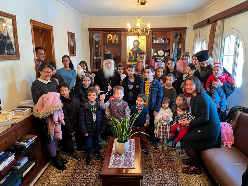 Κάλαντα Πρωτοχρονιάς στον Μητροπολίτη Νέας Σμύρνης