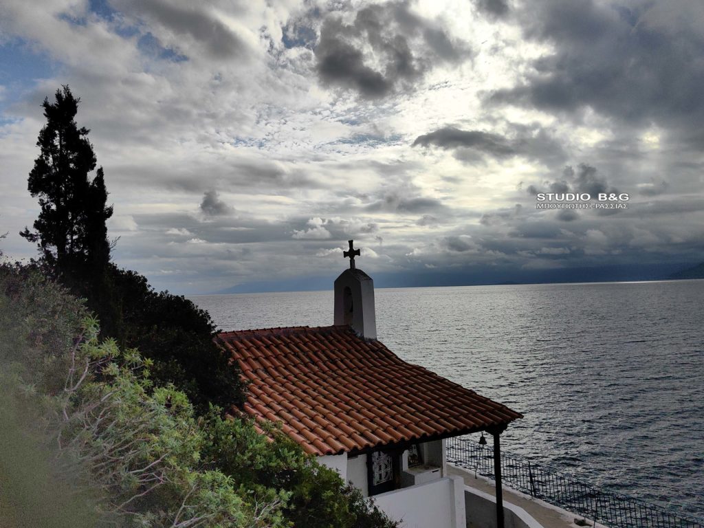 Το γραφικό ξωκλήσι του Αγίου Νικολάου στην Καραθώνα Ναυπλίου