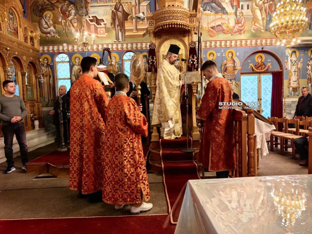 Θεία Λειτουργία των Χριστουγέννων στον Ιερό Ναό Αγίας Ειρήνης Νέας Κίου Αργολίδας