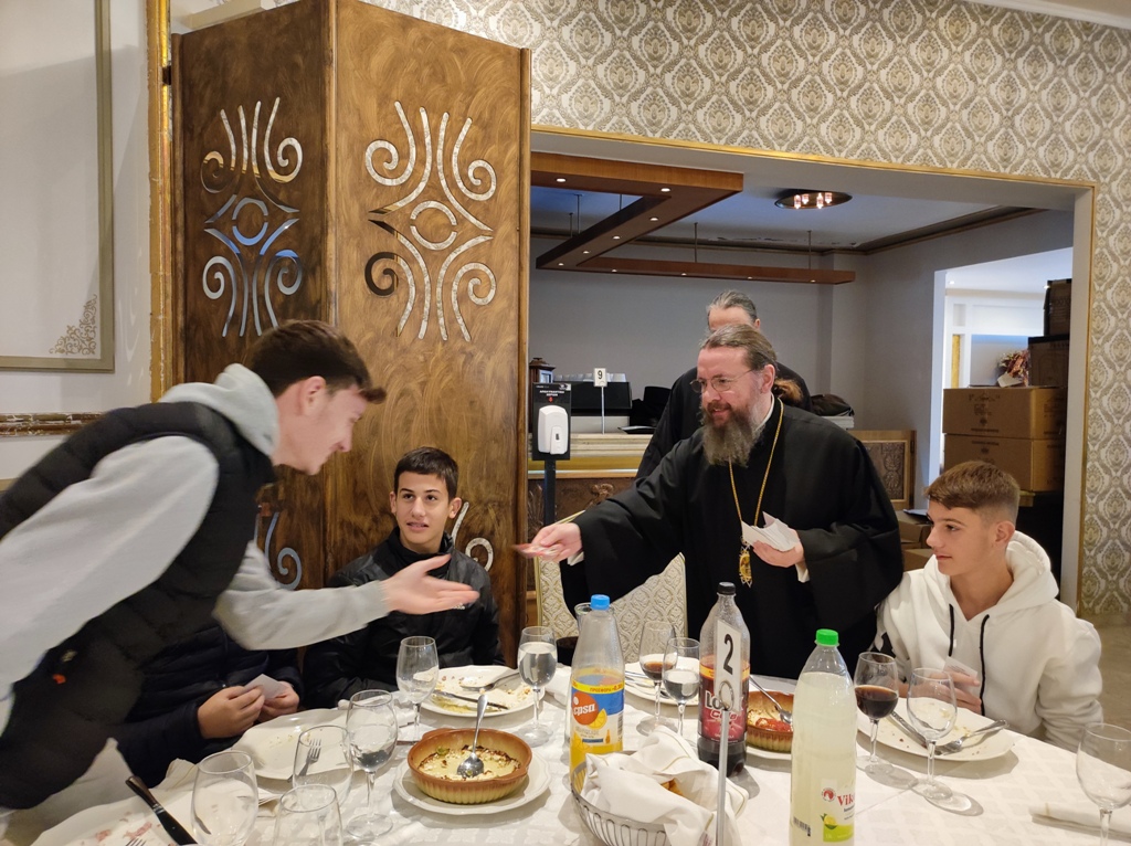 Χριστουγεννιάτικη εκδήλωση Νεανικών Συνάξεων της Ιεράς Μητροπόλεως Αιτωλίας και Ακαρνανίας