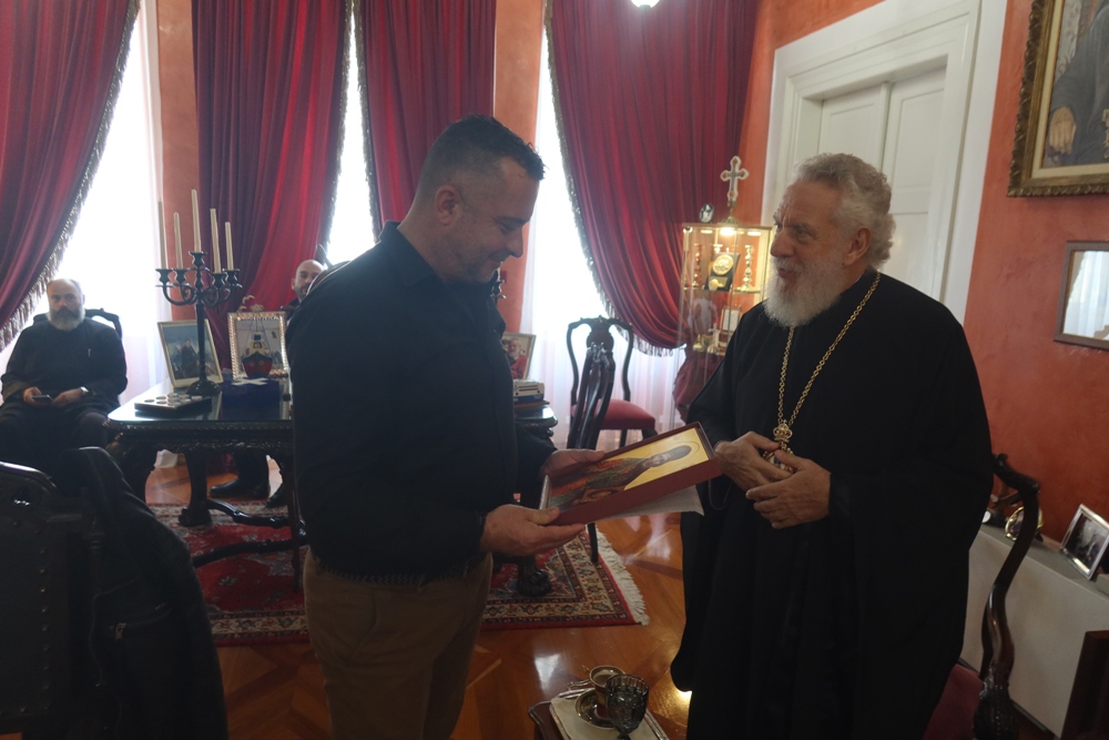 Επίσκεψη του προέδρου του Εργοστασιακού Σωματείου του Ναυπηγείου ¨ONEX ELEFSIS SHIPYARDS” στον Μητροπολίτη Σύρου