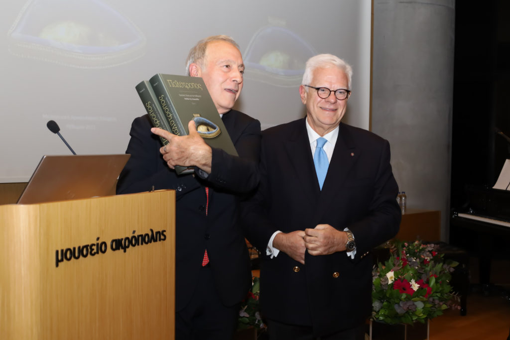 Ο Αρχιεπίσκοπος Κρήτης στην εκδήλωση για την επίδοση του Τιμητικού Τόμου «Πολύτροπος» στον Γενικό Διευθυντή του Μουσείου Ακρόπολης